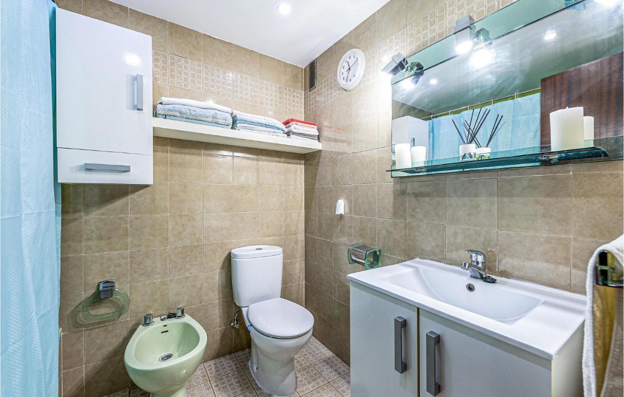 4 Bedroom Nice Apartment In Torremolinos Dış mekan fotoğraf
