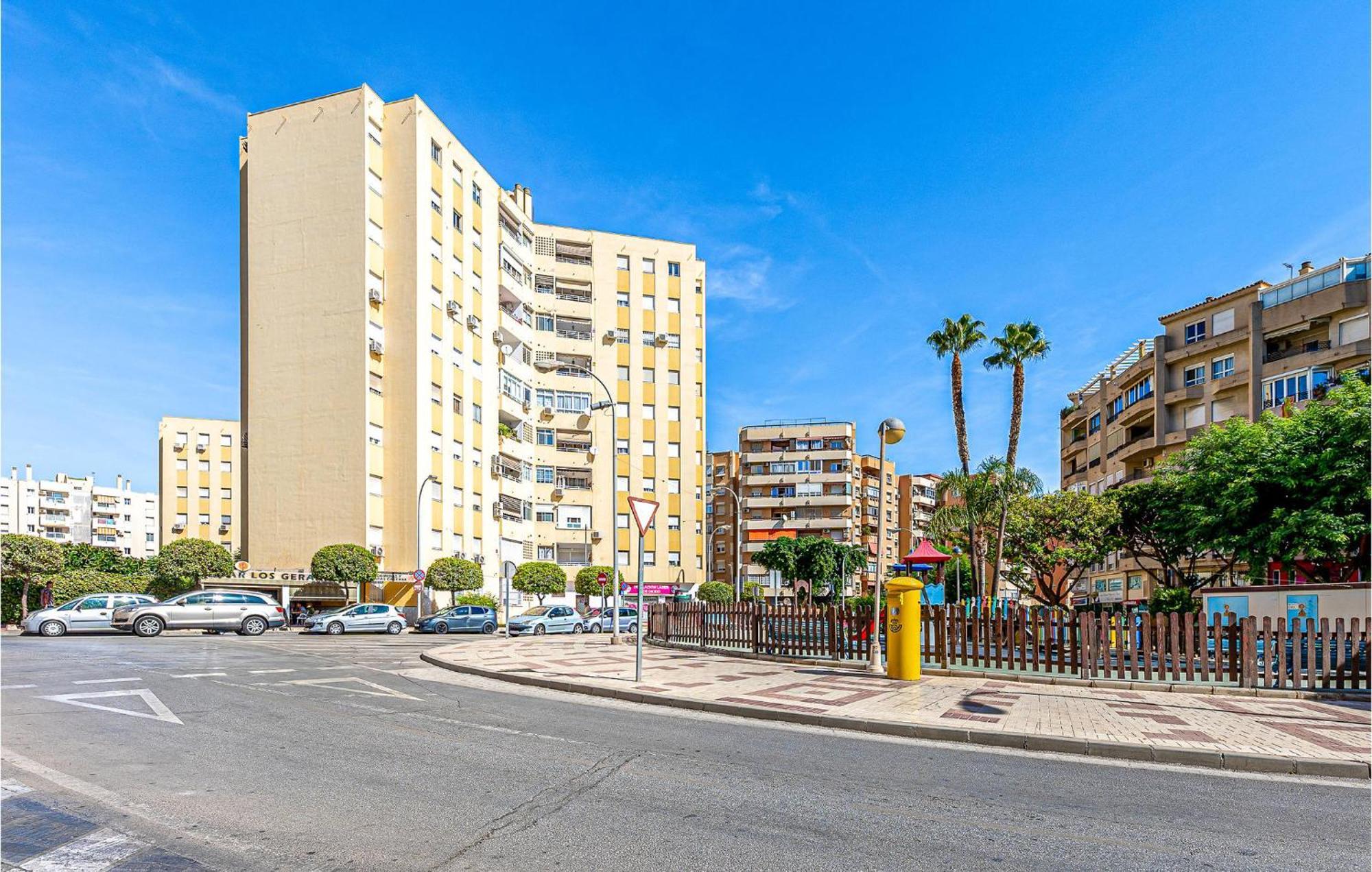 4 Bedroom Nice Apartment In Torremolinos Dış mekan fotoğraf